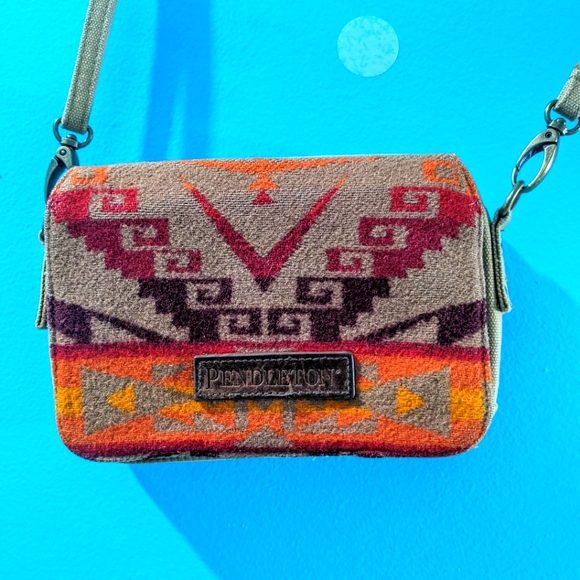 Pendleton Handbags - Pendleton crossbody bag